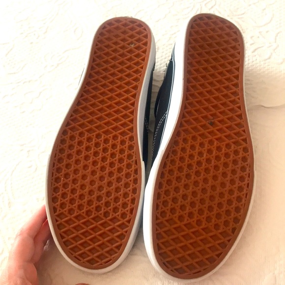 Vans - Picture 3 of 7